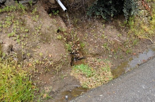 Fonte de água corrente pulverizada